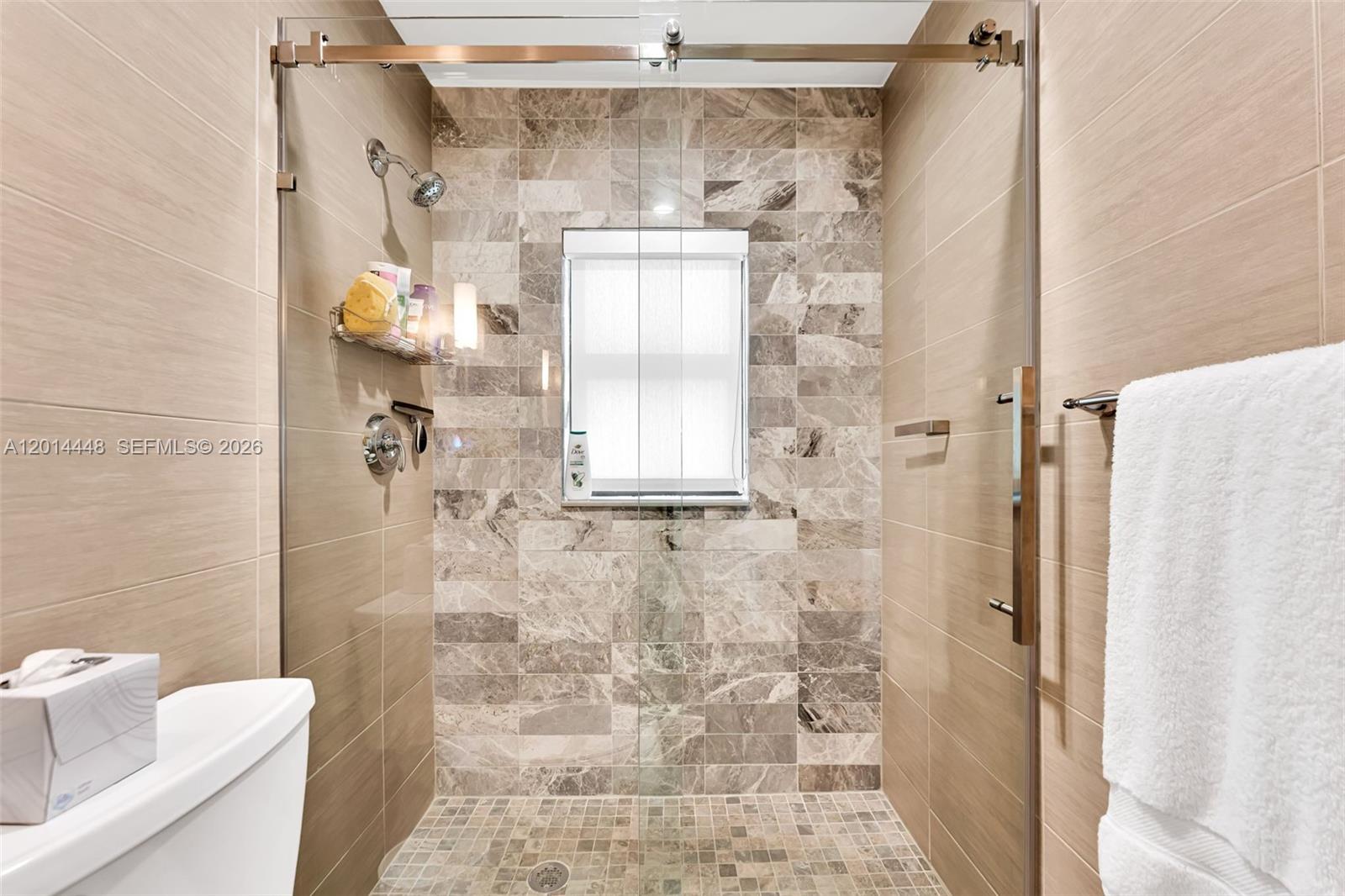 VALENCIA TOWNHOMES - Residential