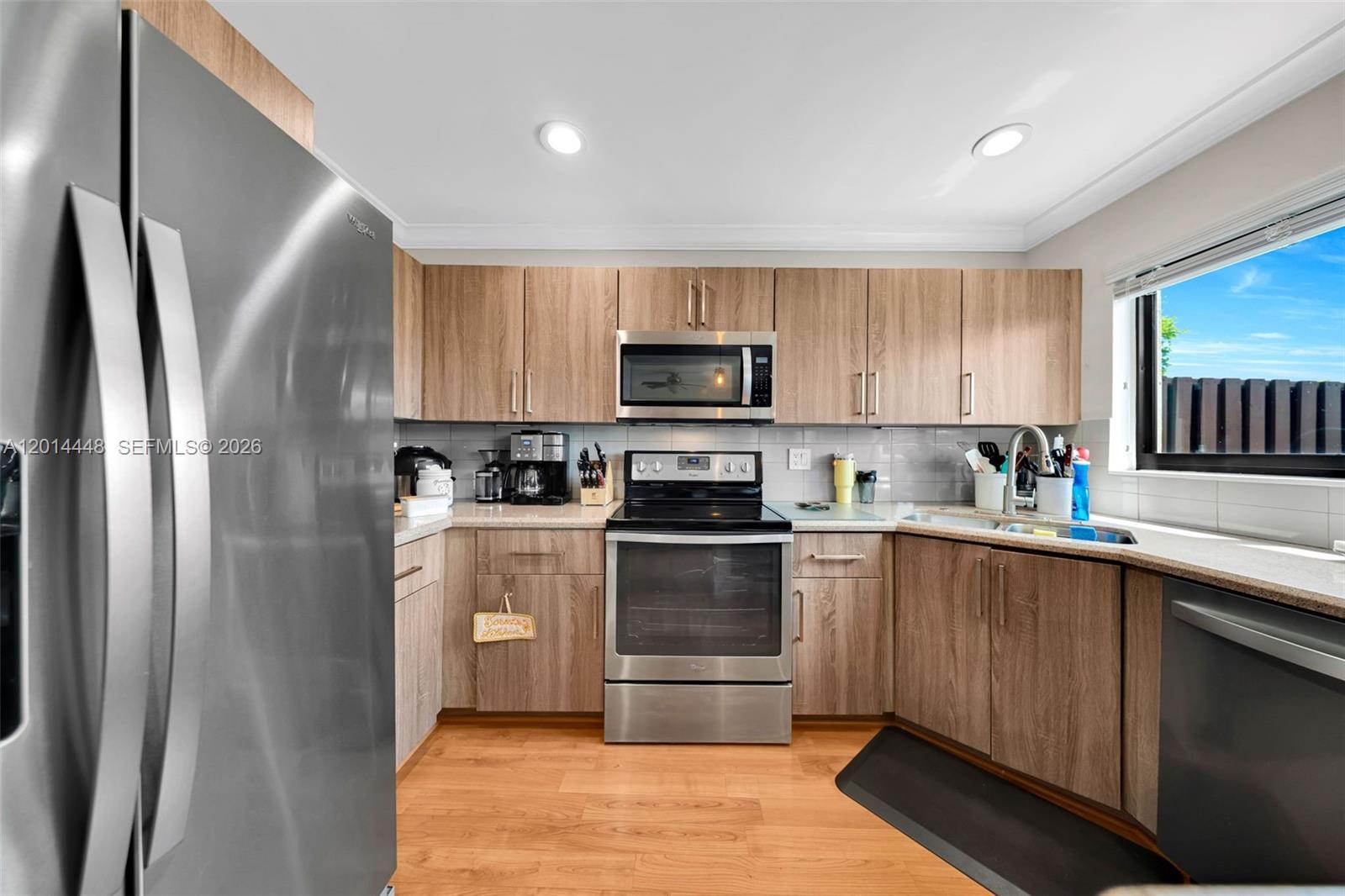 VALENCIA TOWNHOMES - Residential