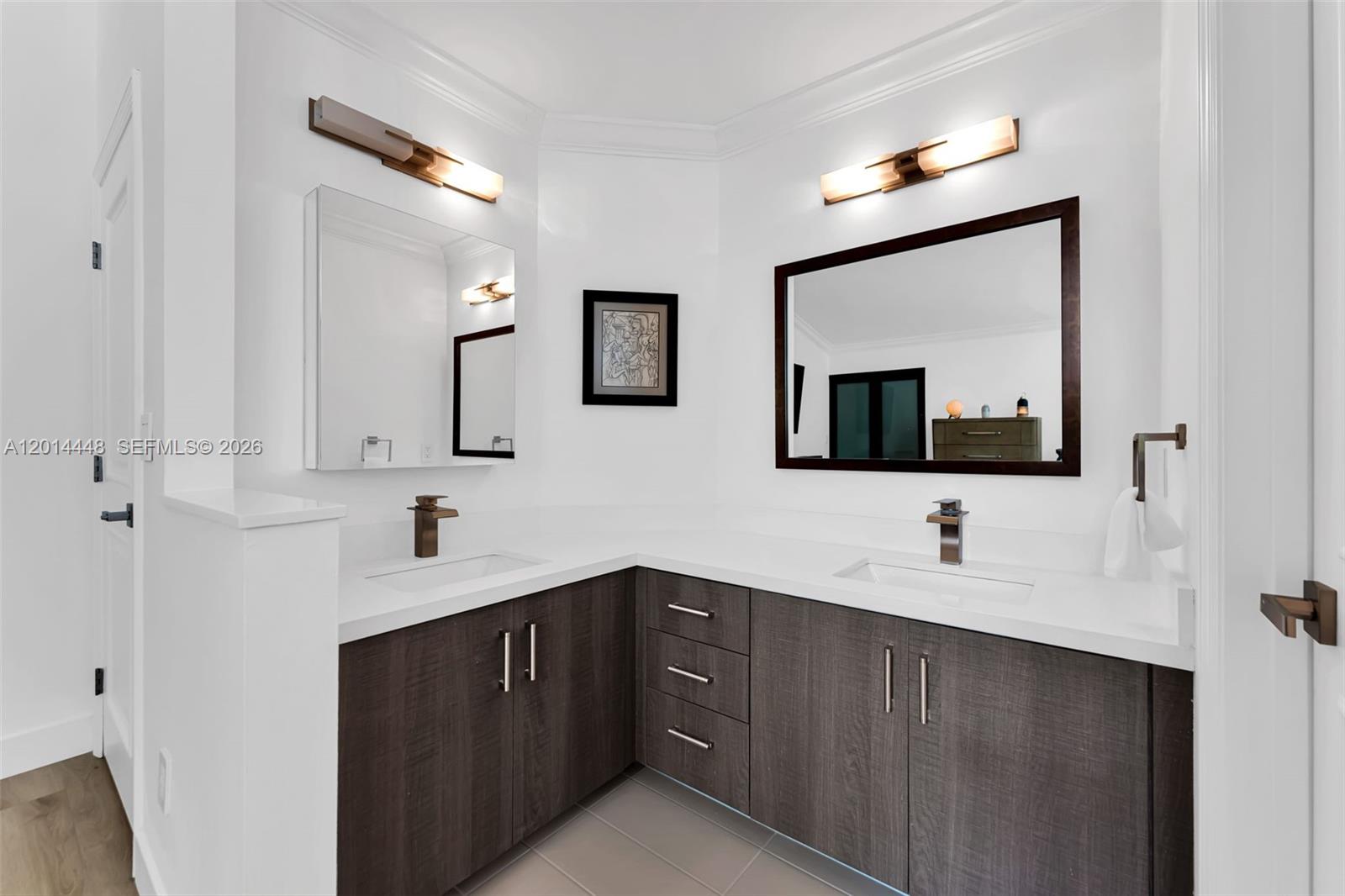 VALENCIA TOWNHOMES - Residential