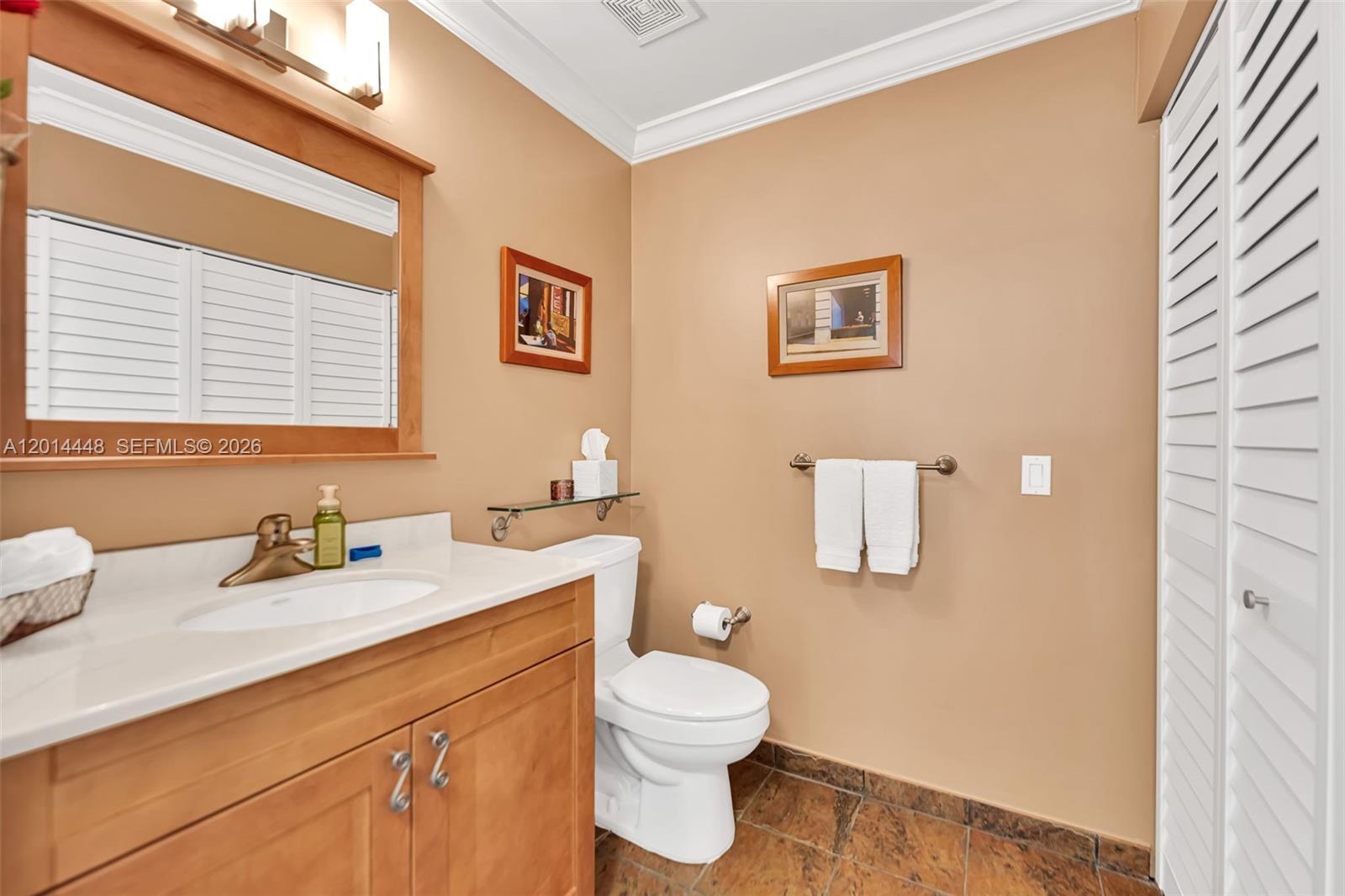 VALENCIA TOWNHOMES - Residential