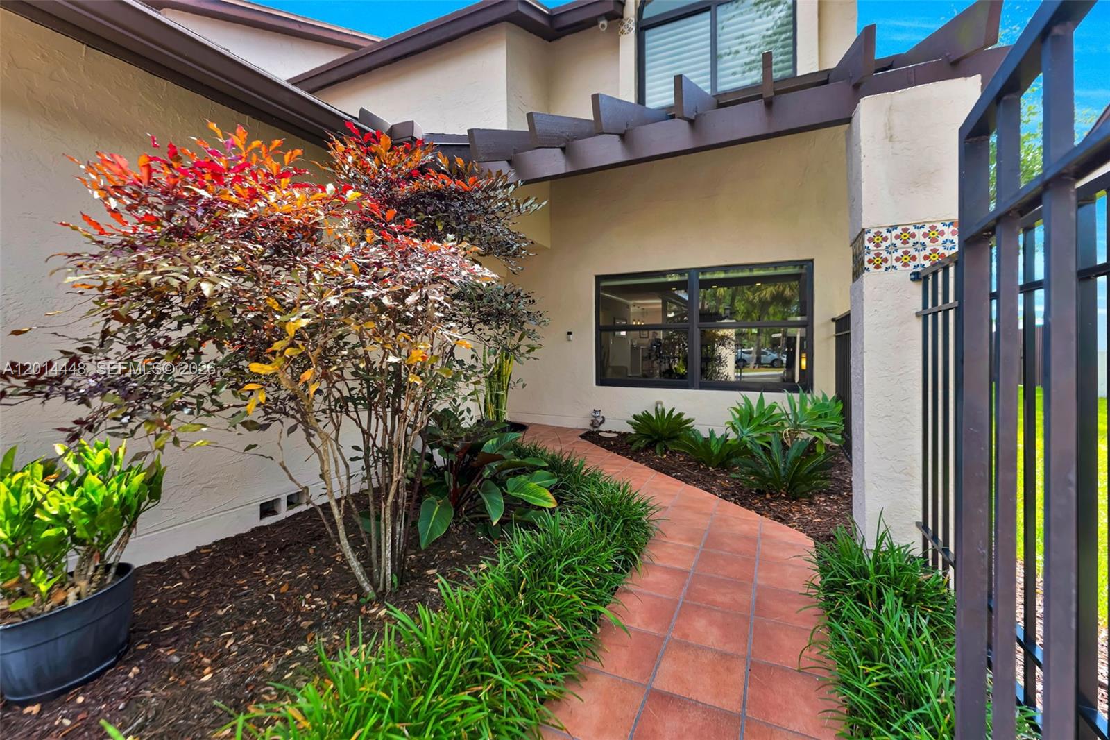 VALENCIA TOWNHOMES - Residential