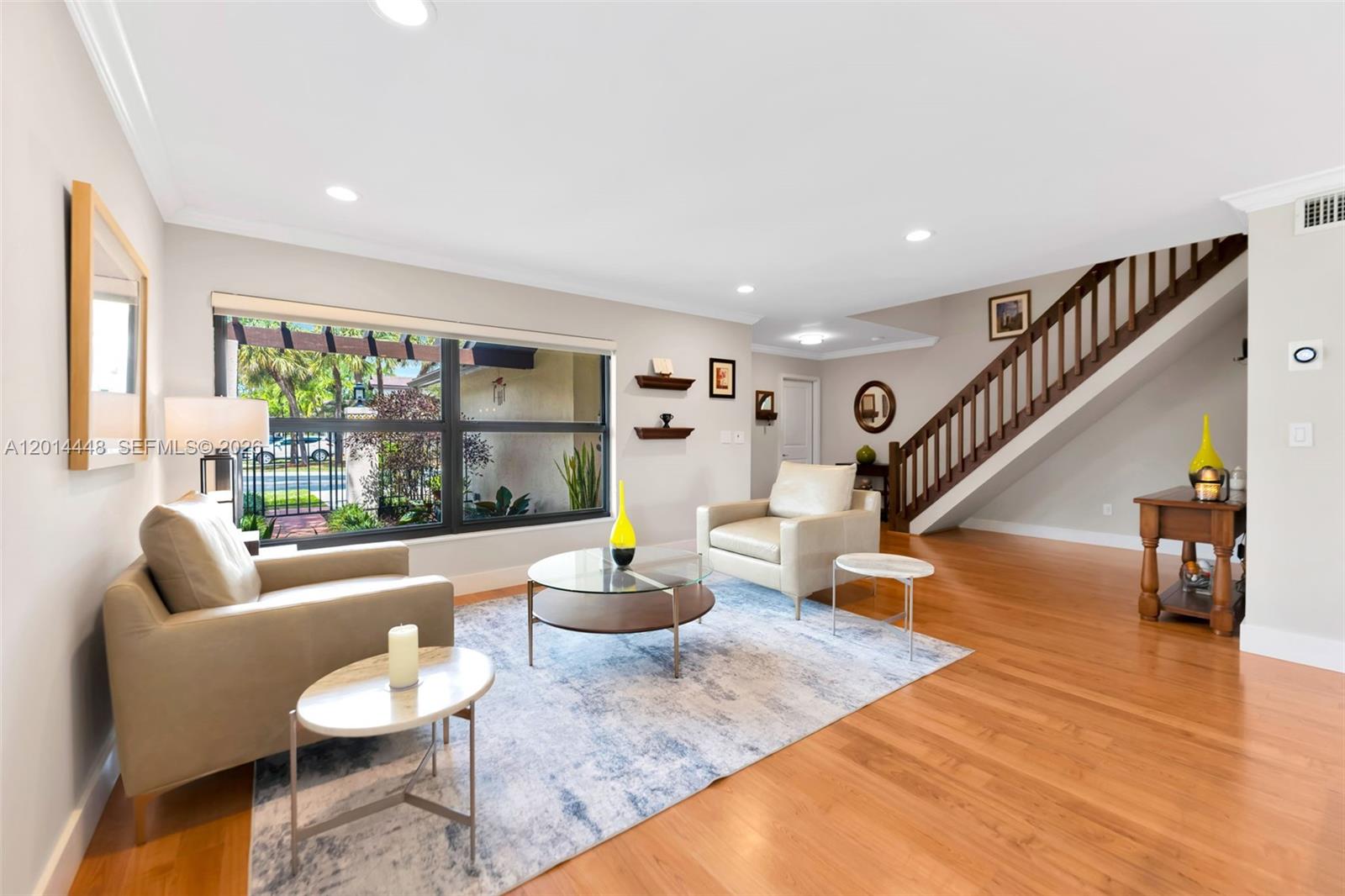 VALENCIA TOWNHOMES - Residential