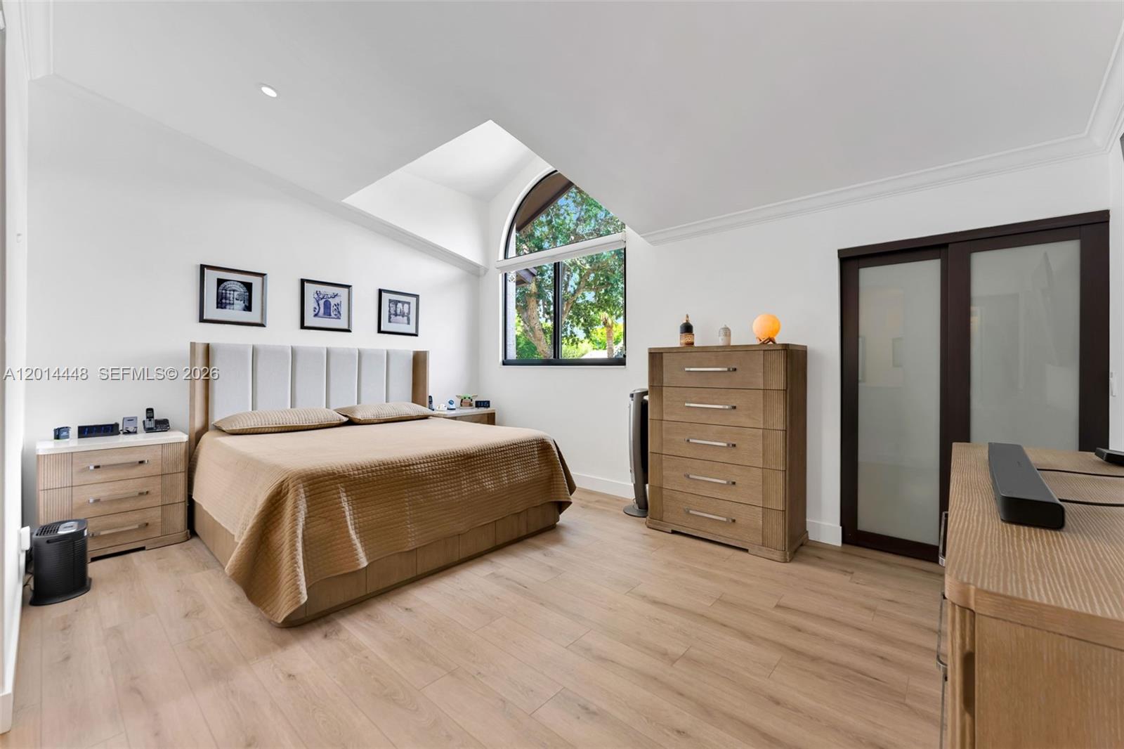 VALENCIA TOWNHOMES - Residential