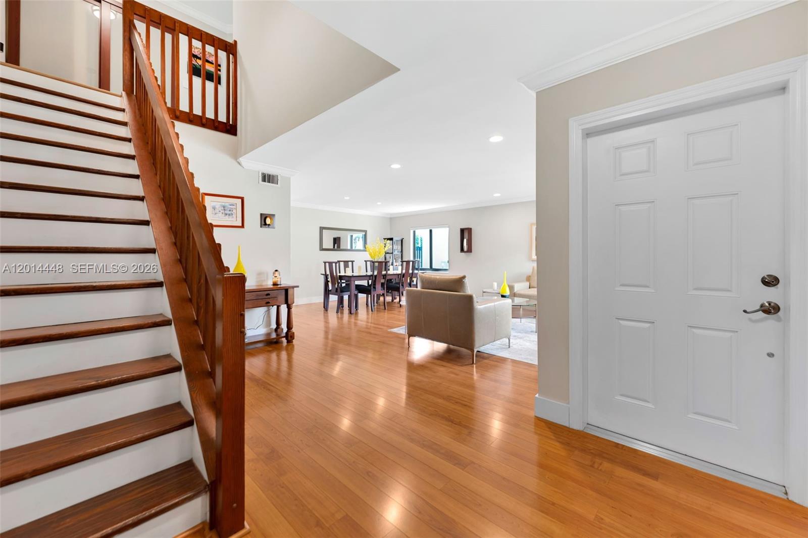 VALENCIA TOWNHOMES - Residential