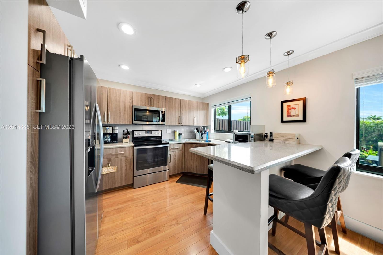 VALENCIA TOWNHOMES - Residential