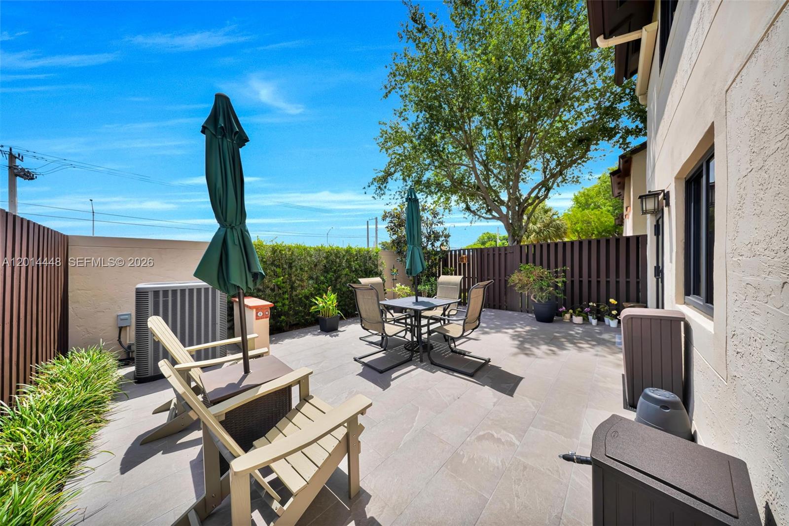 VALENCIA TOWNHOMES - Residential