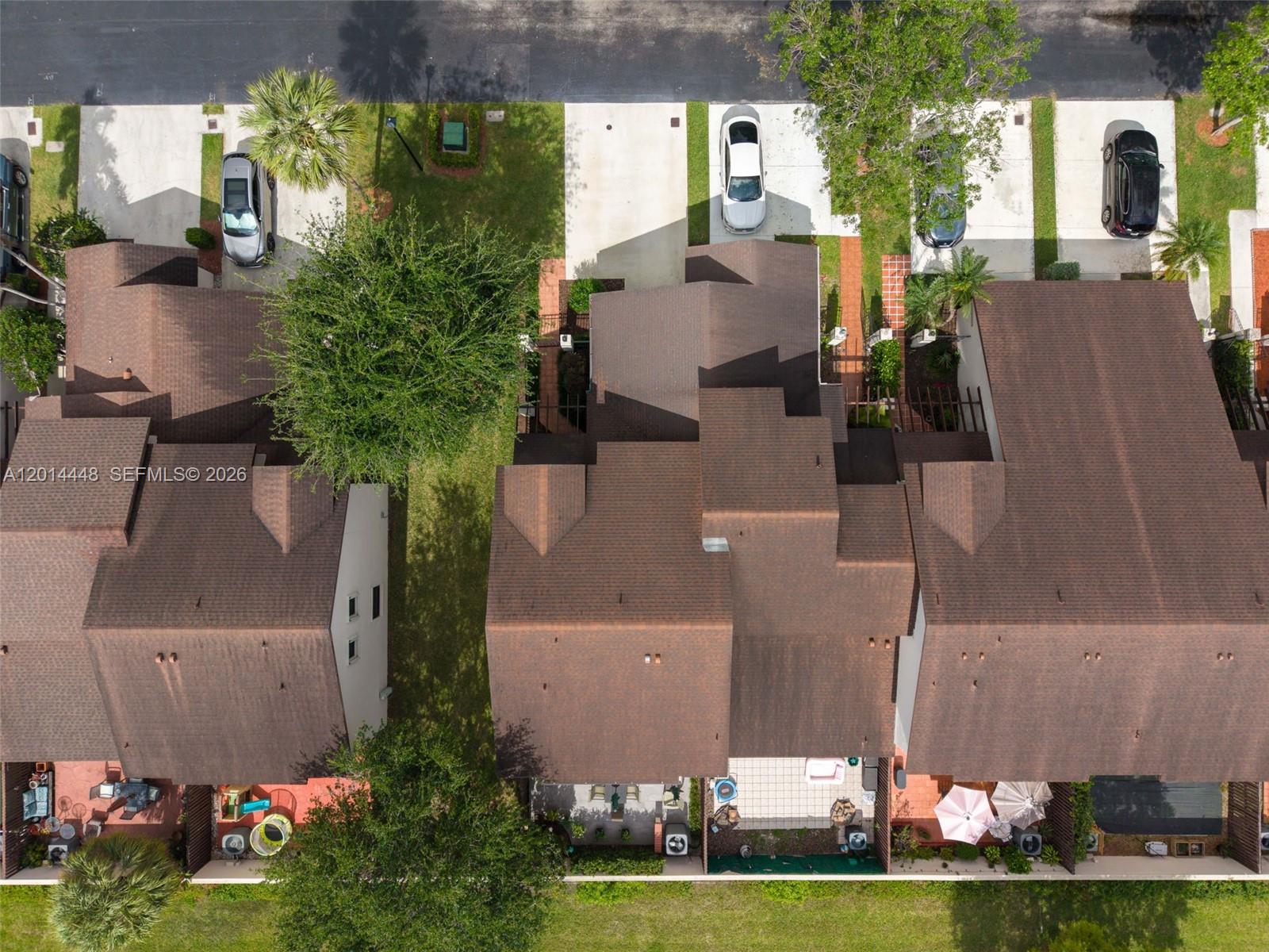 VALENCIA TOWNHOMES - Residential