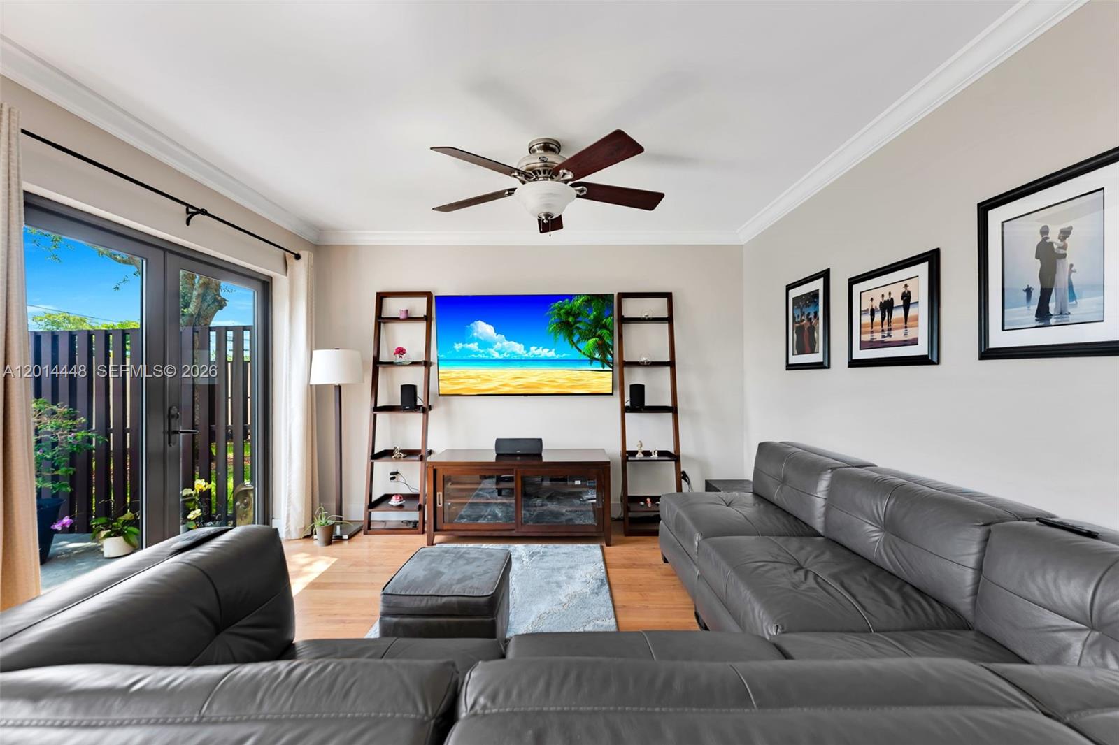 VALENCIA TOWNHOMES - Residential