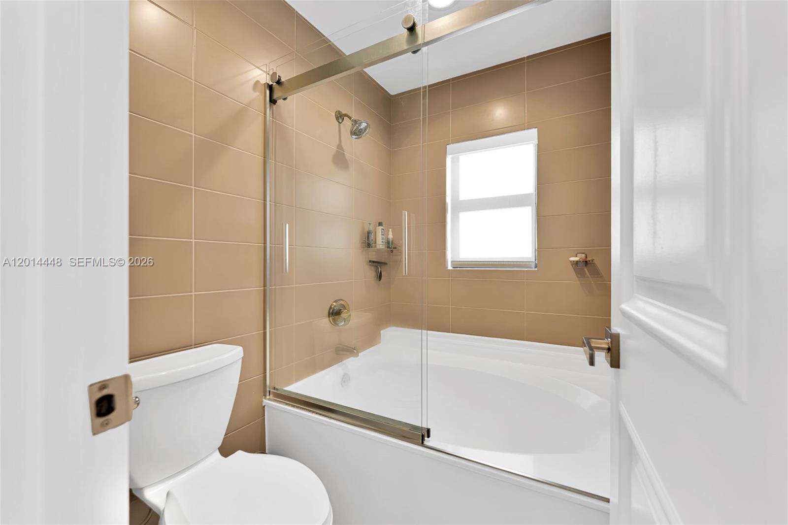 VALENCIA TOWNHOMES - Residential