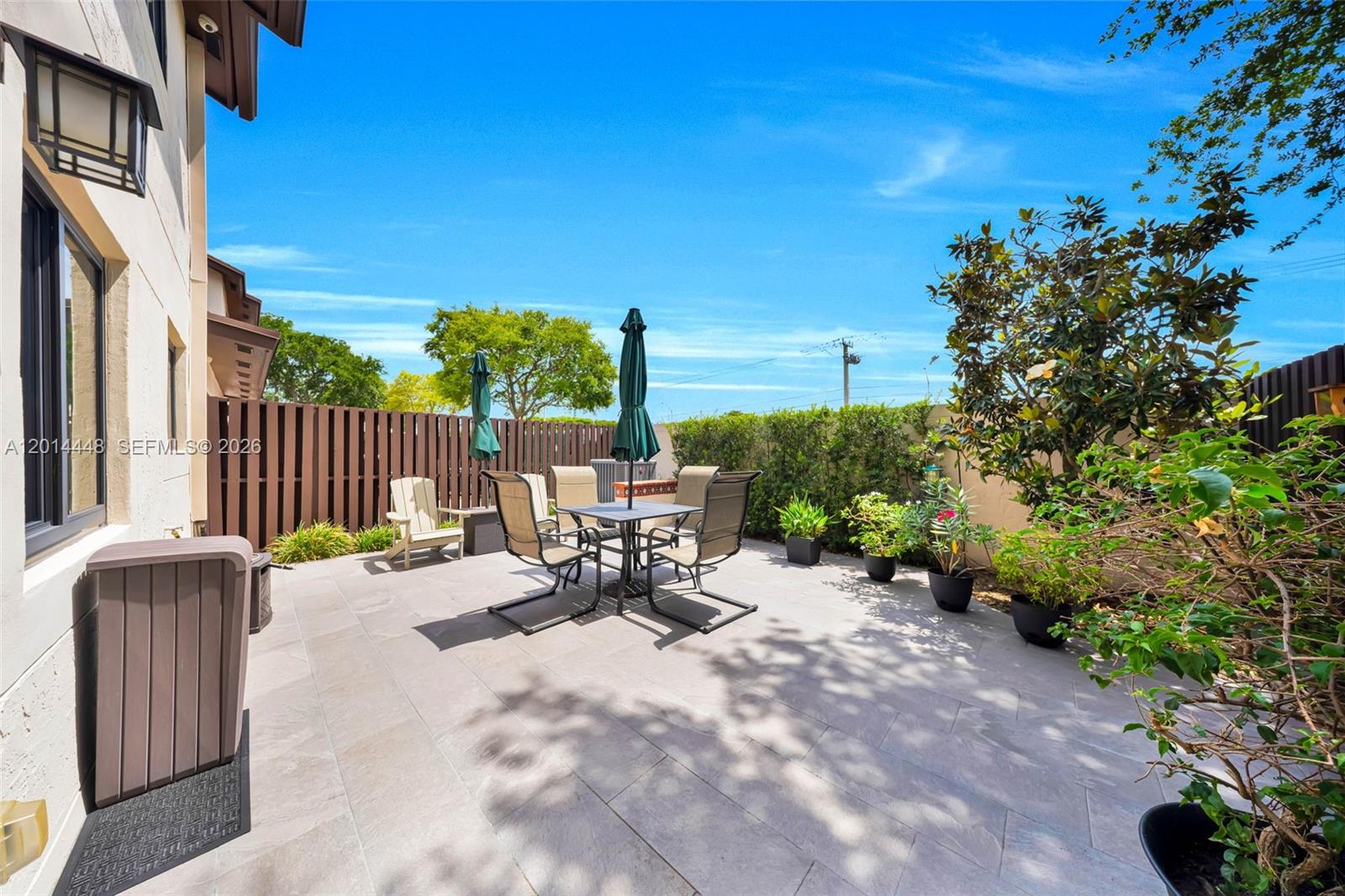 VALENCIA TOWNHOMES - Residential