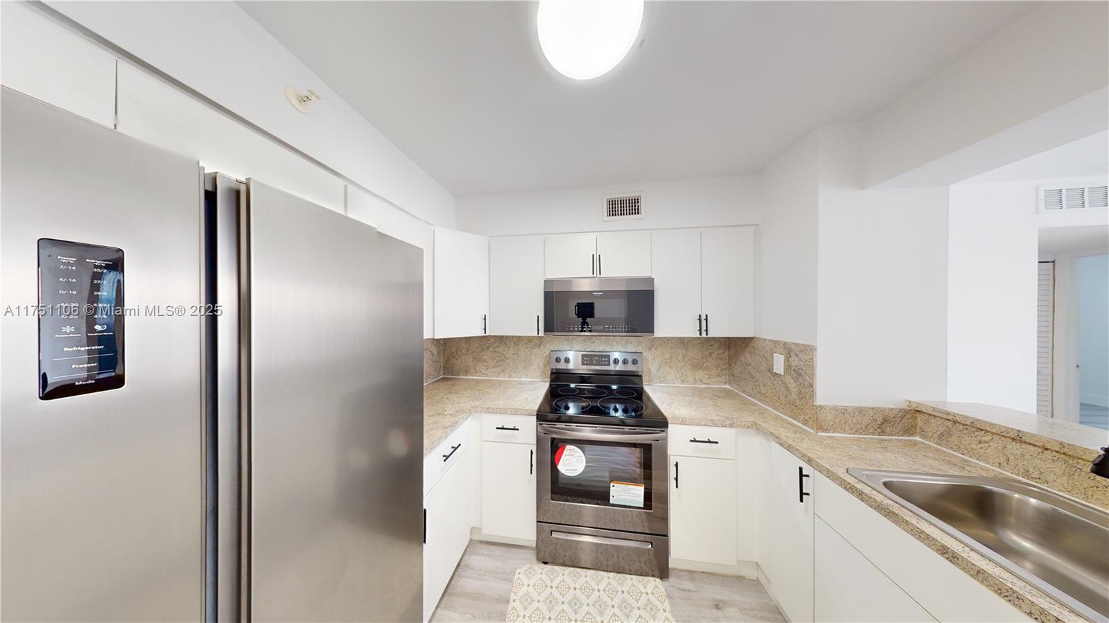 RIOPLAZA CONDOMINIUM NORT - Residential