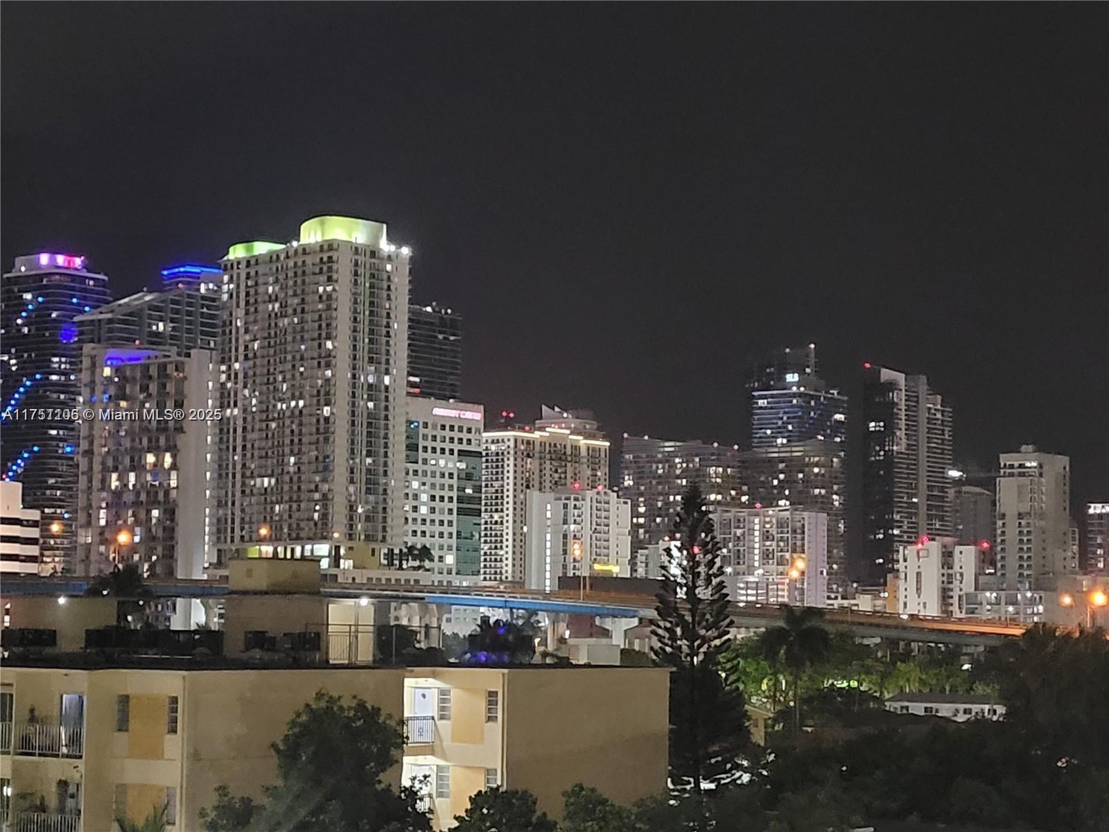 RIOPLAZA CONDOMINIUM NORT - Residential