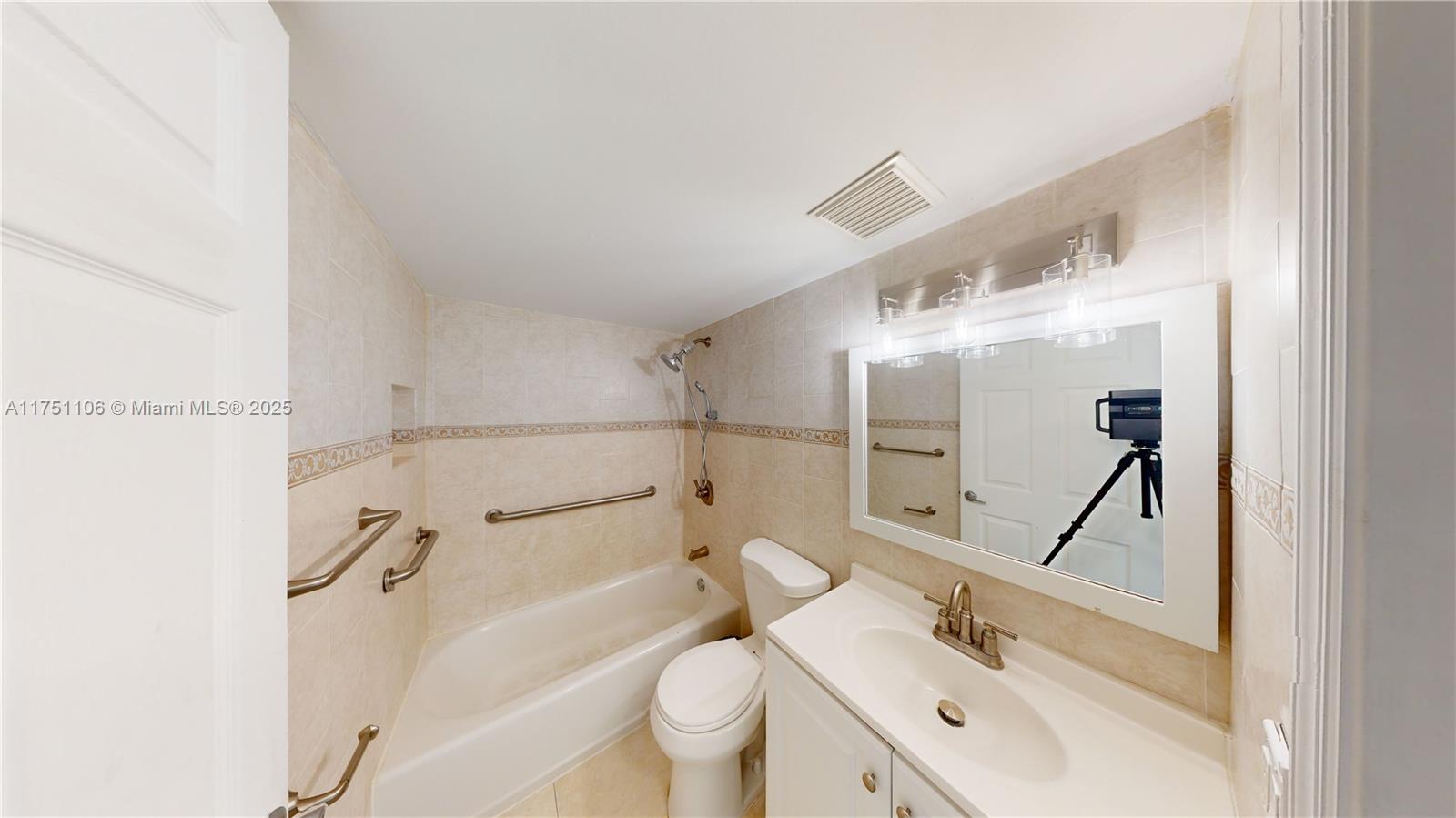 RIOPLAZA CONDOMINIUM NORT - Residential
