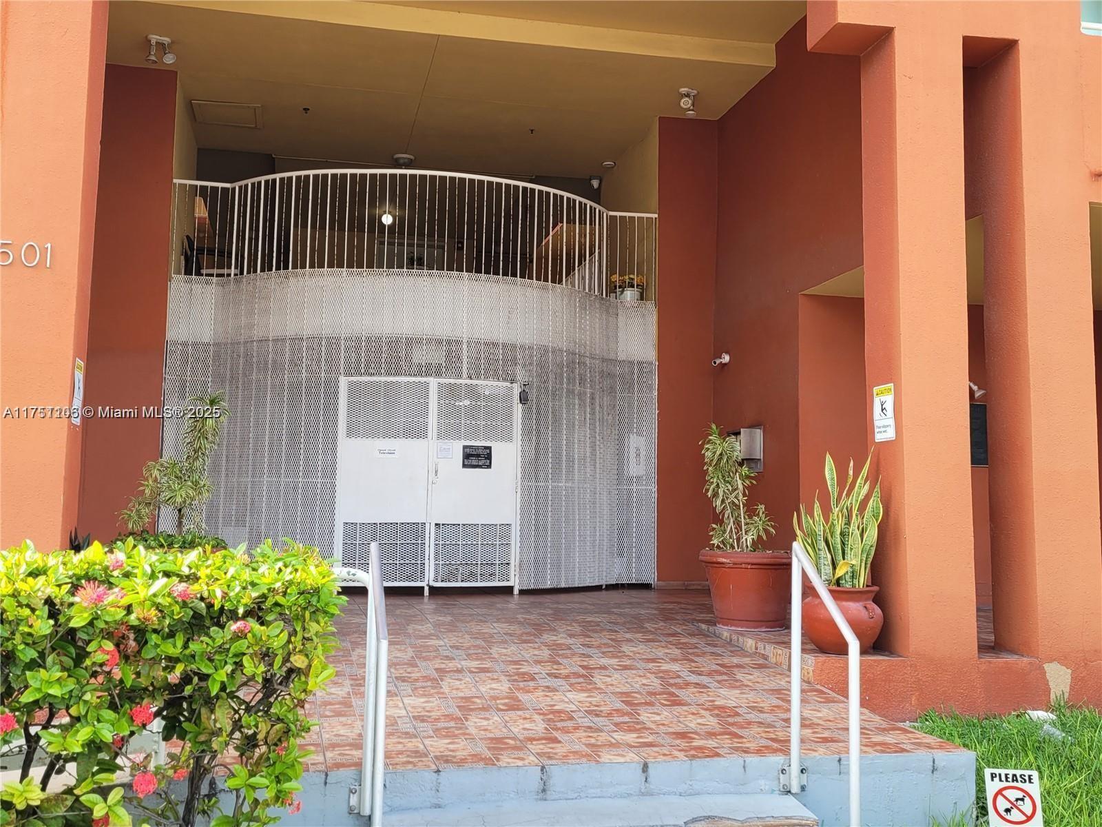 RIOPLAZA CONDOMINIUM NORT - Residential