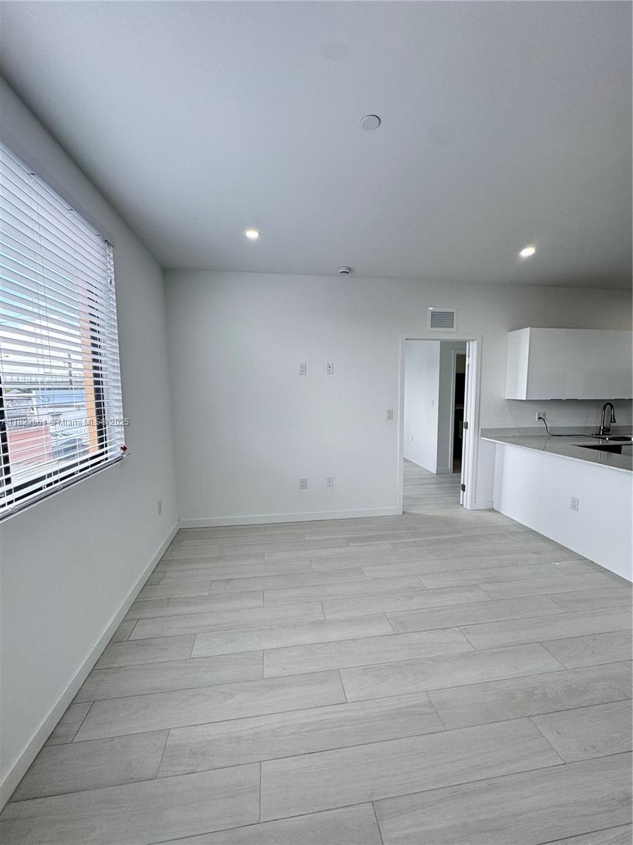 909 E 24th St 204