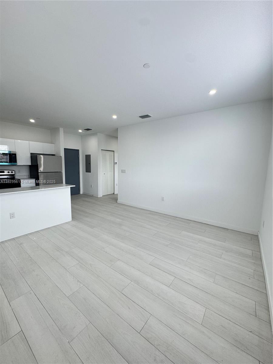 909 E 24th St 204