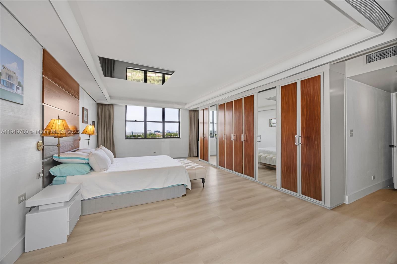 CRICKET CLUB CONDO - Residential