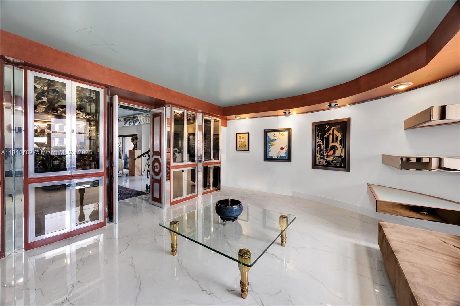 CRICKET CLUB CONDO - Residential