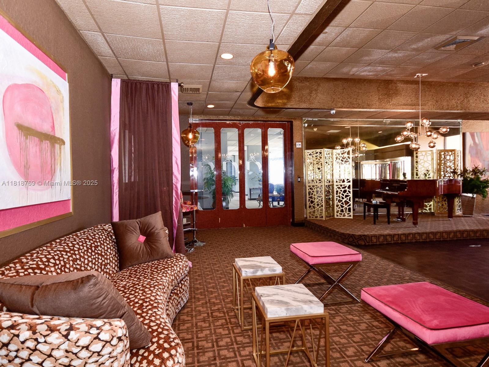 CRICKET CLUB CONDO - Residential