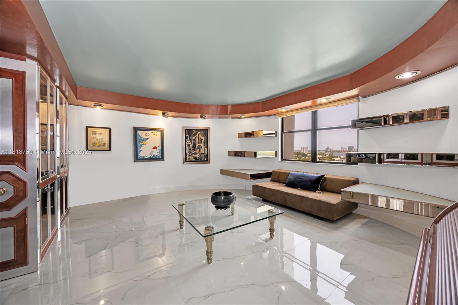 CRICKET CLUB CONDO - Residential