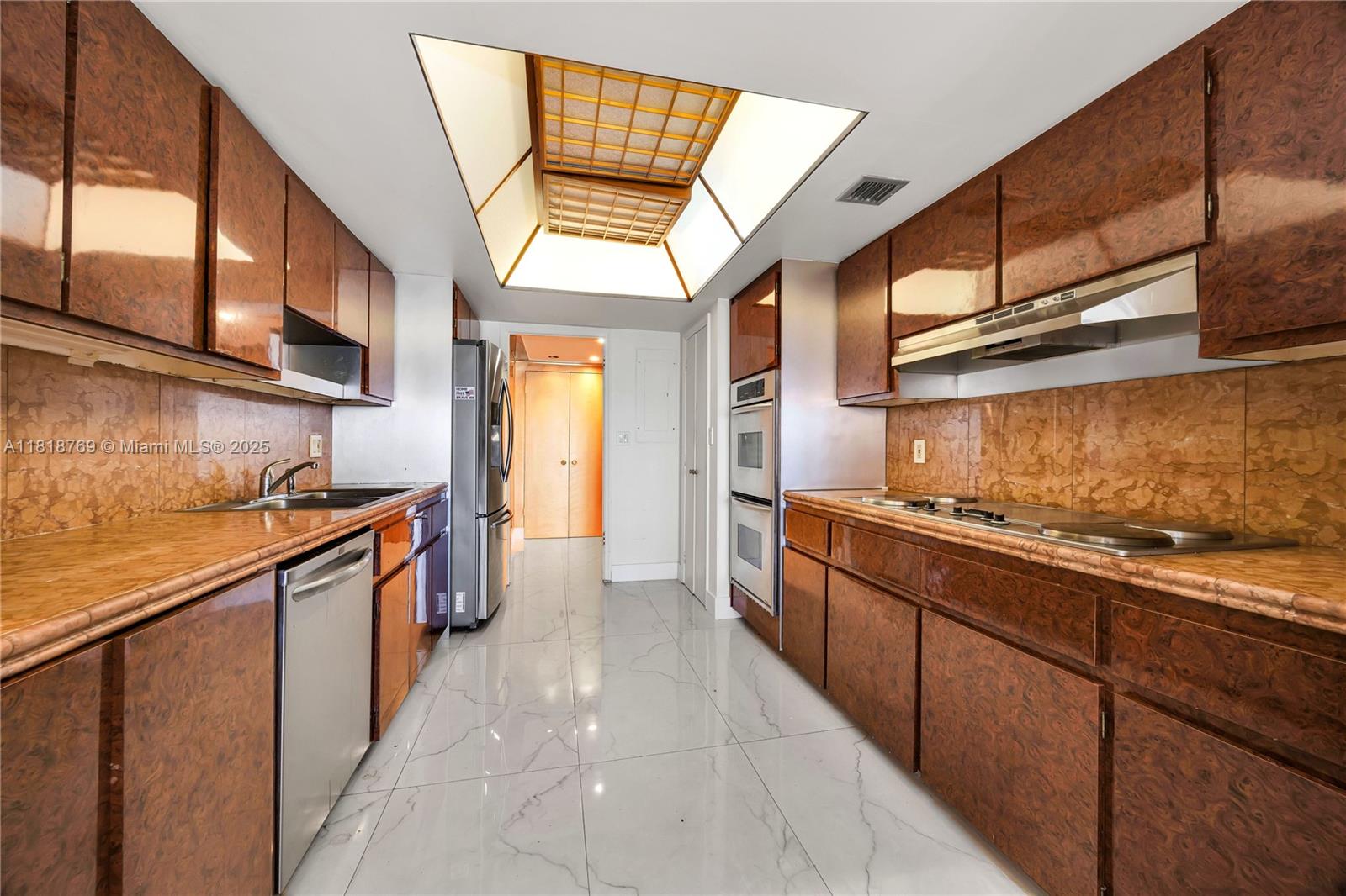 CRICKET CLUB CONDO - Residential