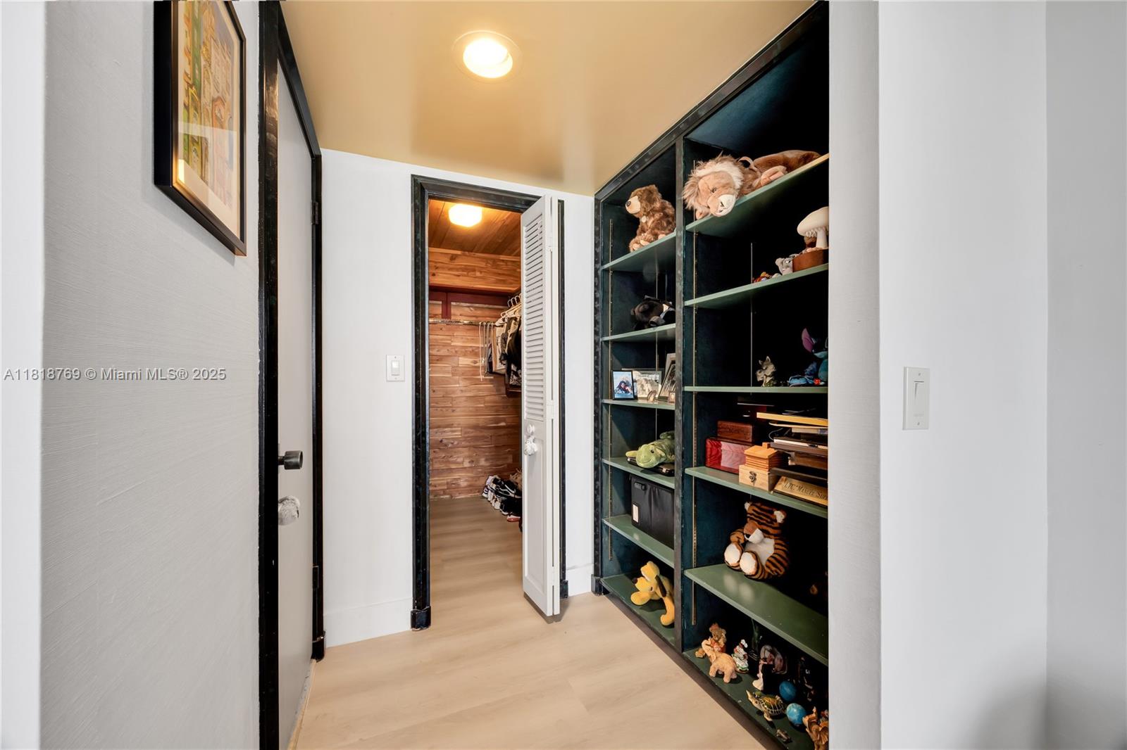 CRICKET CLUB CONDO - Residential