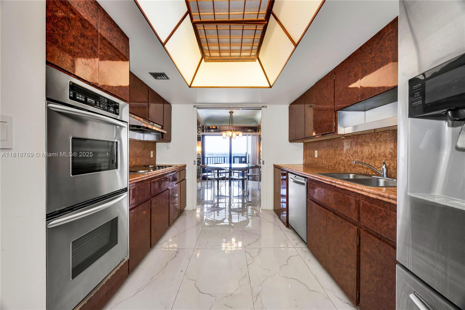 CRICKET CLUB CONDO - Residential