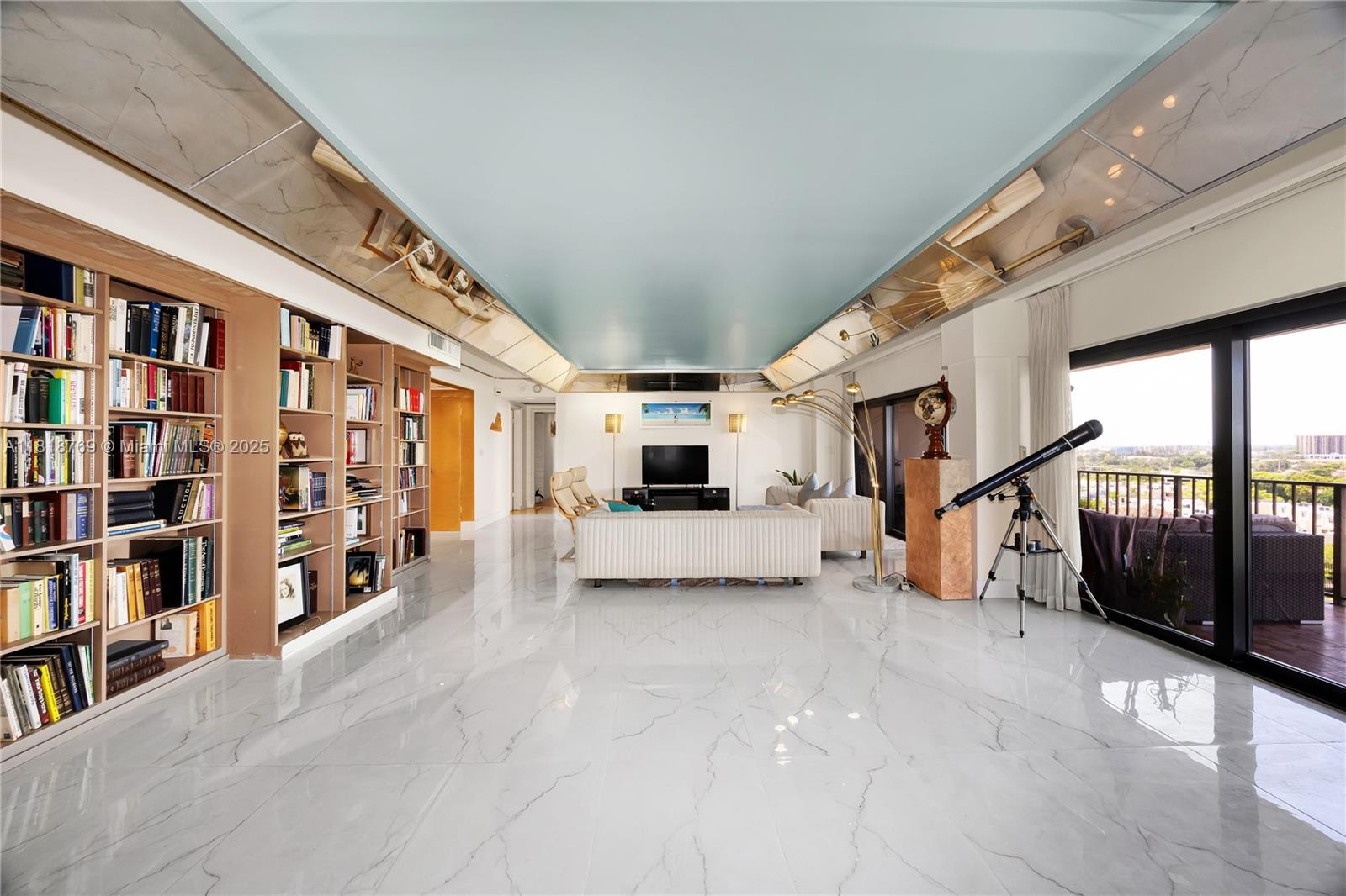 CRICKET CLUB CONDO - Residential