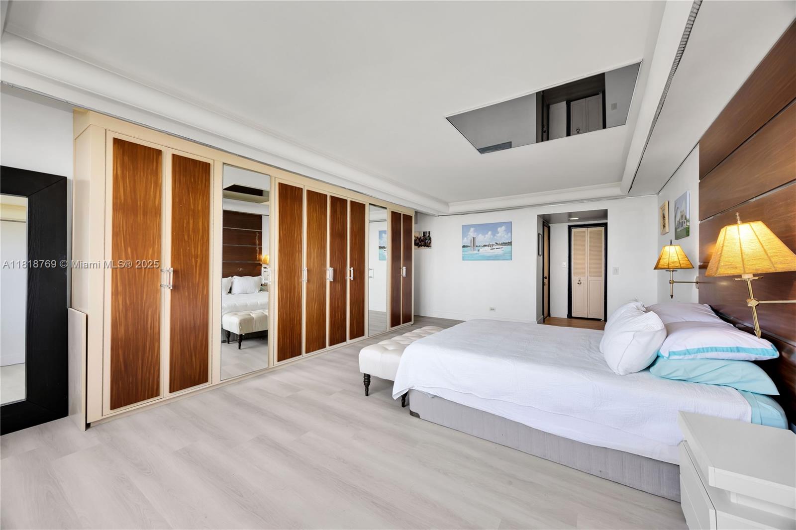 CRICKET CLUB CONDO - Residential