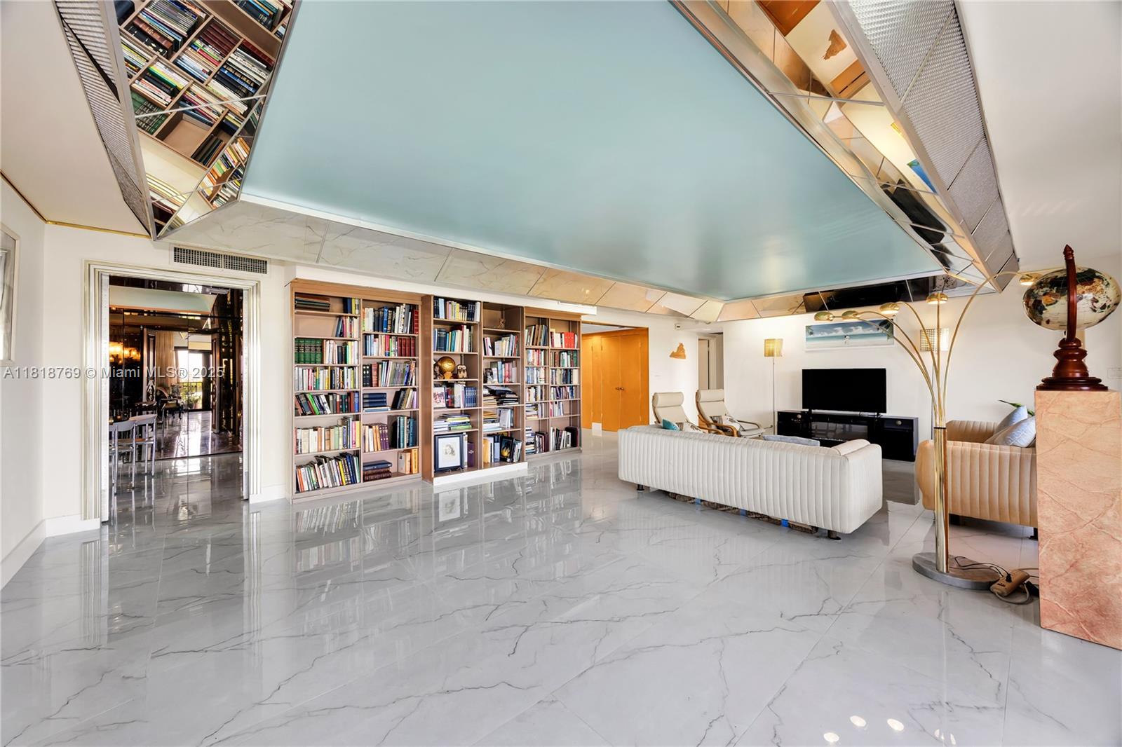 CRICKET CLUB CONDO - Residential