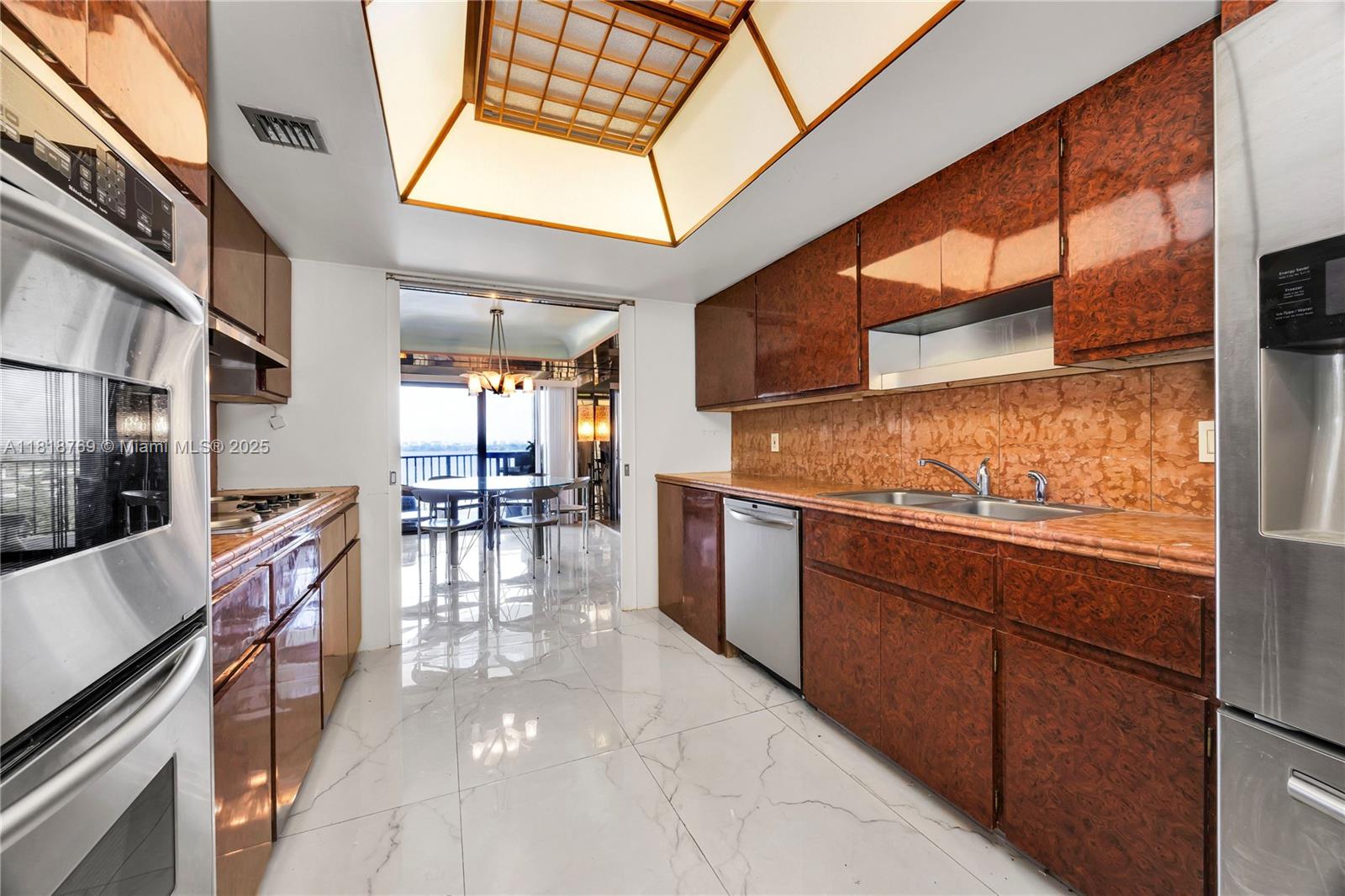 CRICKET CLUB CONDO - Residential