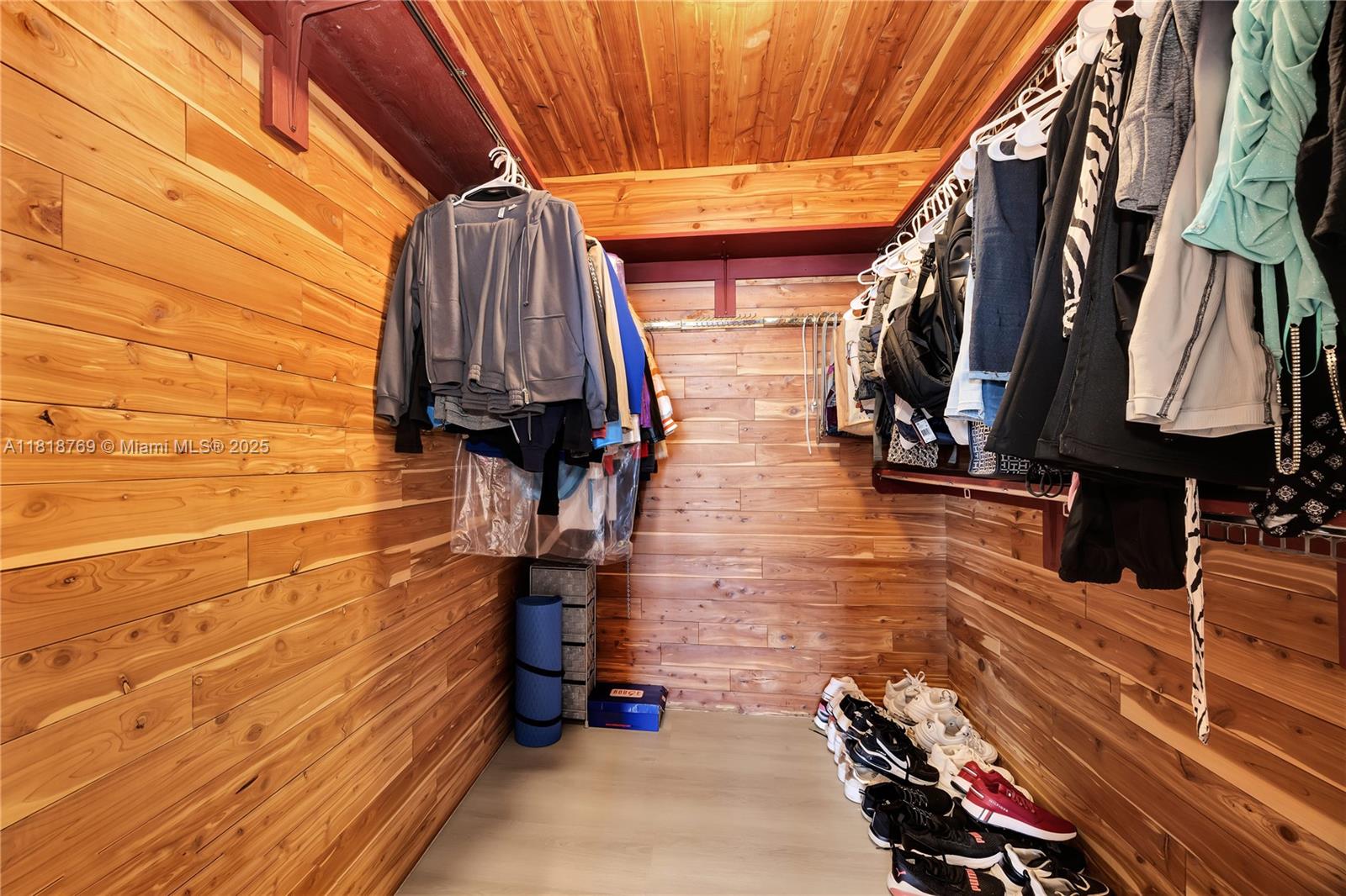 CRICKET CLUB CONDO - Residential