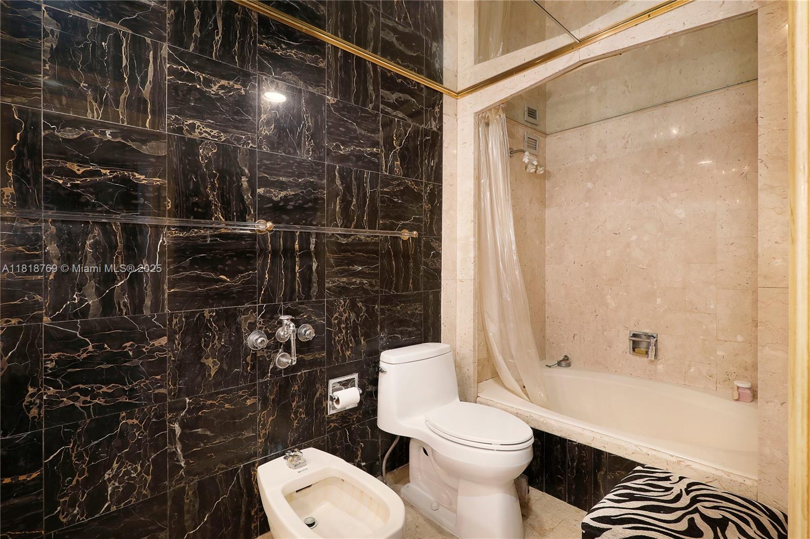 CRICKET CLUB CONDO - Residential