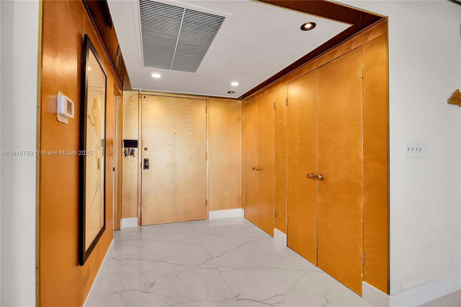 CRICKET CLUB CONDO - Residential