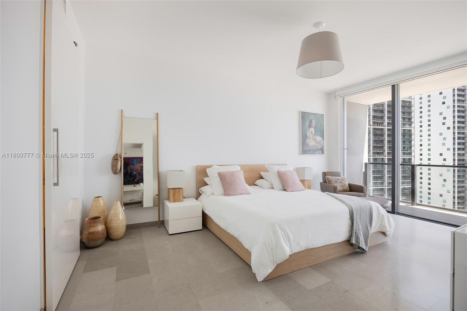 REACH CONDO - Residential