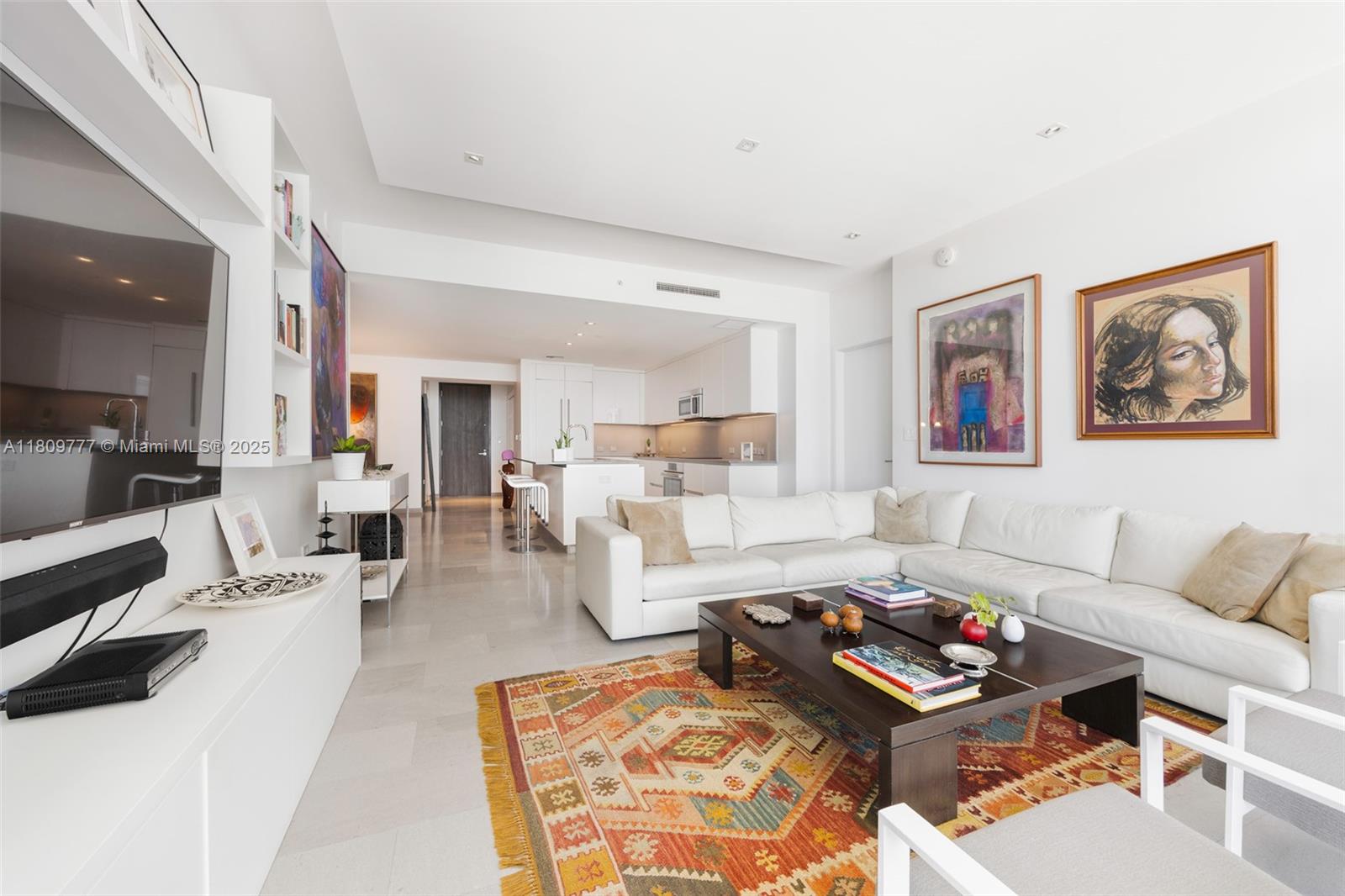 REACH CONDO - Residential