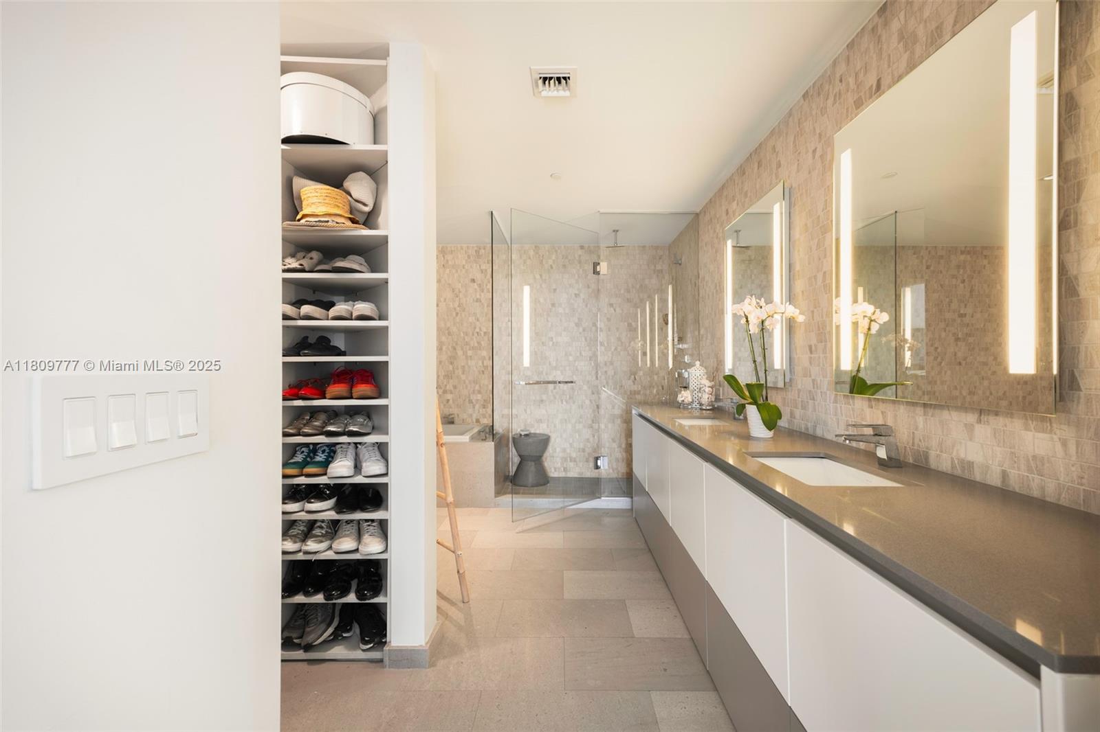 REACH CONDO - Residential