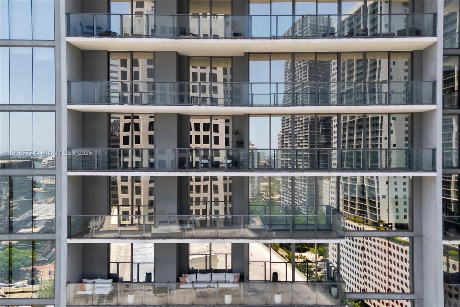 REACH CONDO - Residential