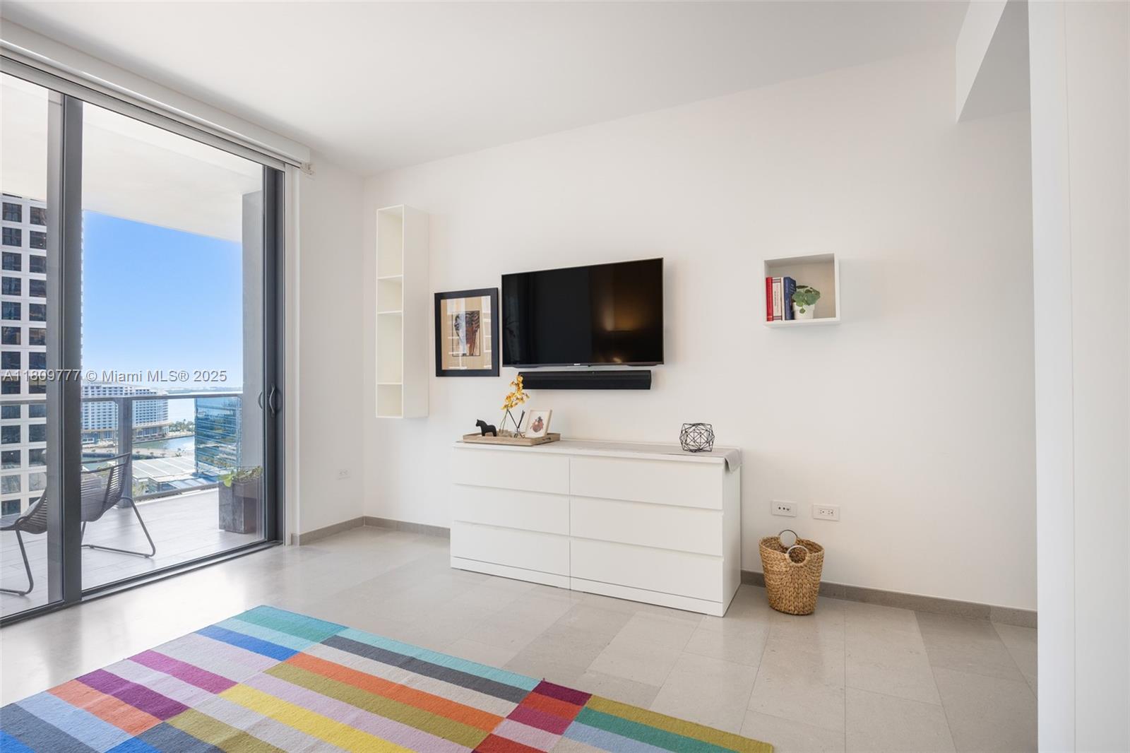 REACH CONDO - Residential