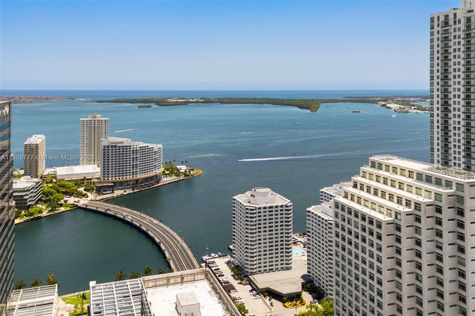 REACH CONDO - Residential