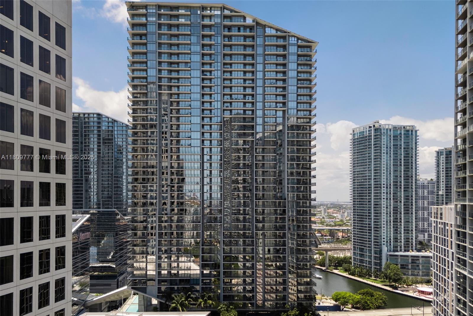 REACH CONDO - Residential