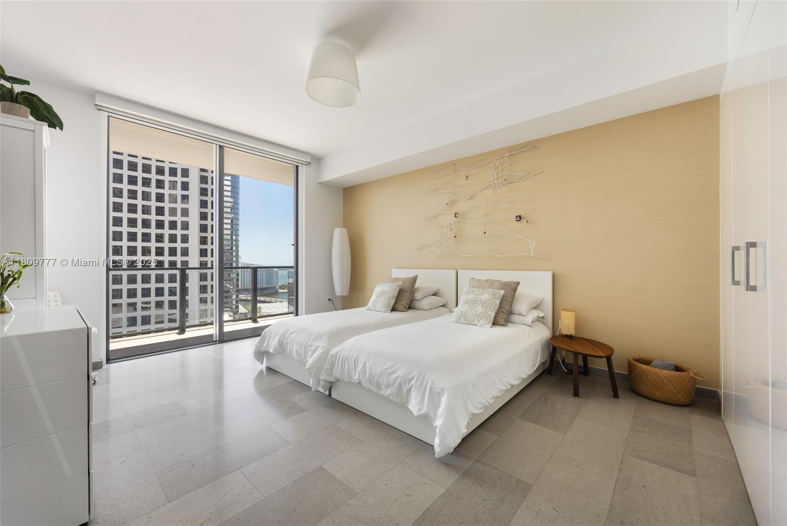 REACH CONDO - Residential