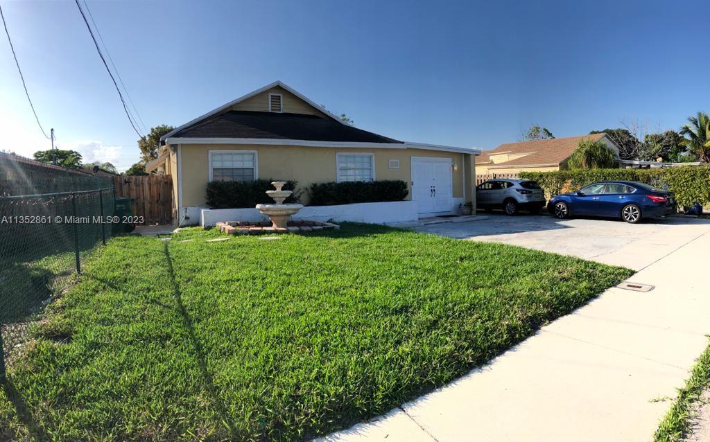 Photo 1 of 1 of 1427 SW 44th Ave house