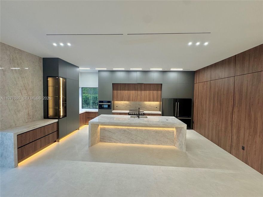 Luxury Miami House finished for the most demanding user. Enjoy 5< Million home's features for a fraction of its price. Large lot and Interior sqft area in these 5 bedrooms 3.5 baths. Solid build with attention to details in every aspect. Large 40x20 pool with lots of entertainment area and a spa for 8 people. You like quality, you like modern and solid build, this is your opportunity. About the kitchen all I can say is that is big the rest you must see it by yourself ;) ... 
Owner Agent