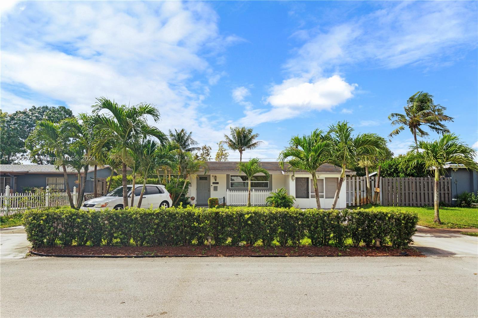 Property for Sale at 5986 Nw 16th St St, Sunrise, Miami-Dade County, Florida - Bedrooms: 3 
Bathrooms: 2  - $454,999