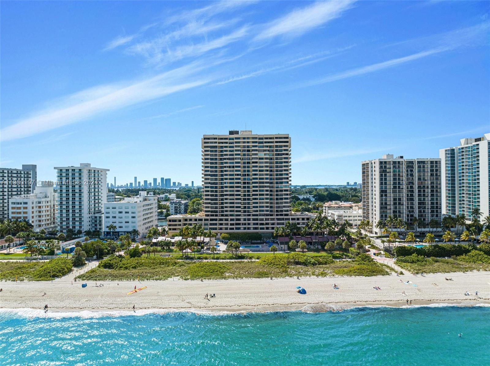 Rental Property at 2555 Collins Ave 1706, Miami Beach, Miami-Dade County, Florida - Bedrooms: 2 
Bathrooms: 2  - $5,000 MO.