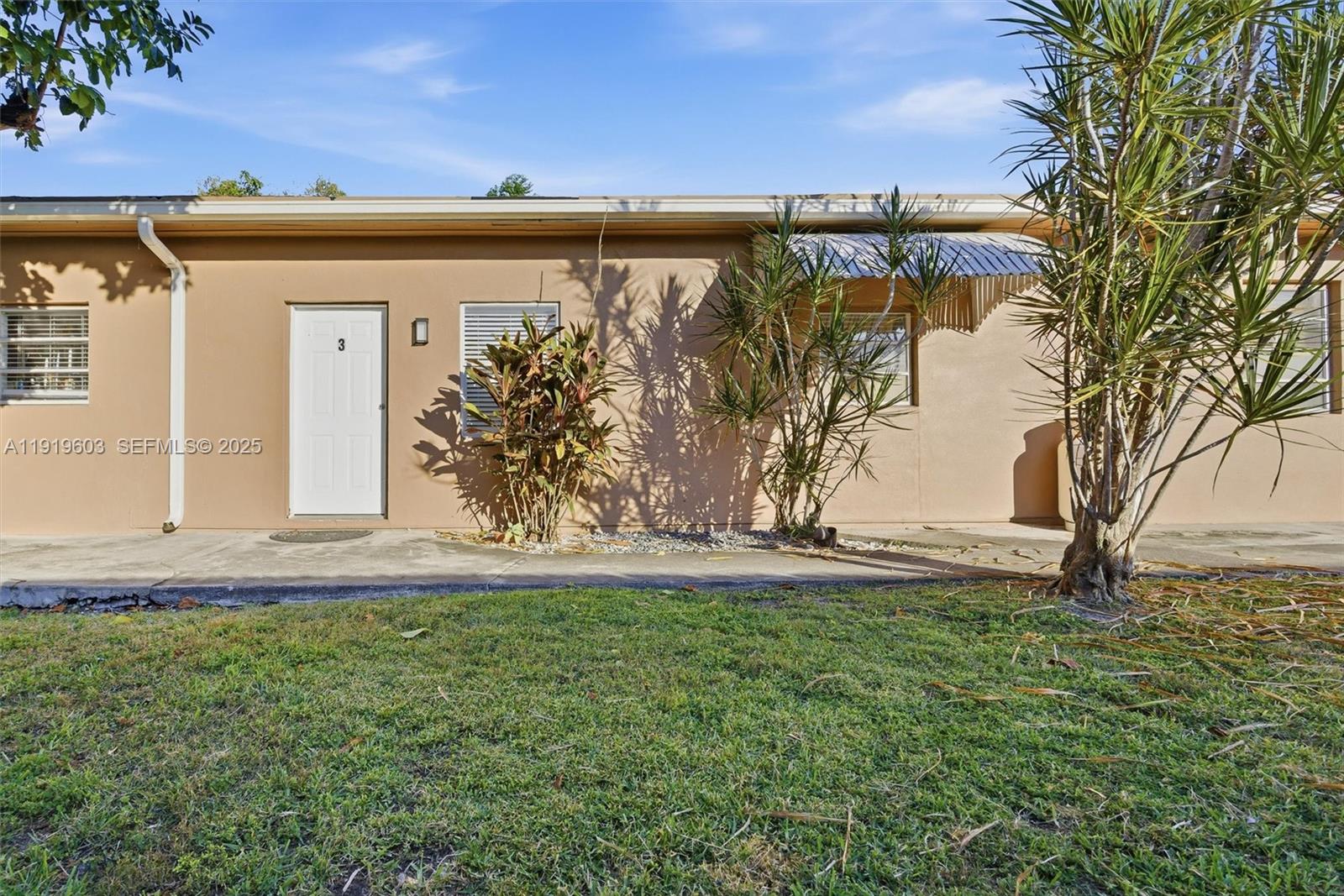 10 54 41 .25AC UNDIV 1/2 - Residential Lease