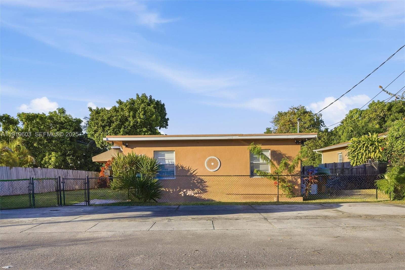 10 54 41 .25AC UNDIV 1/2 - Residential Lease