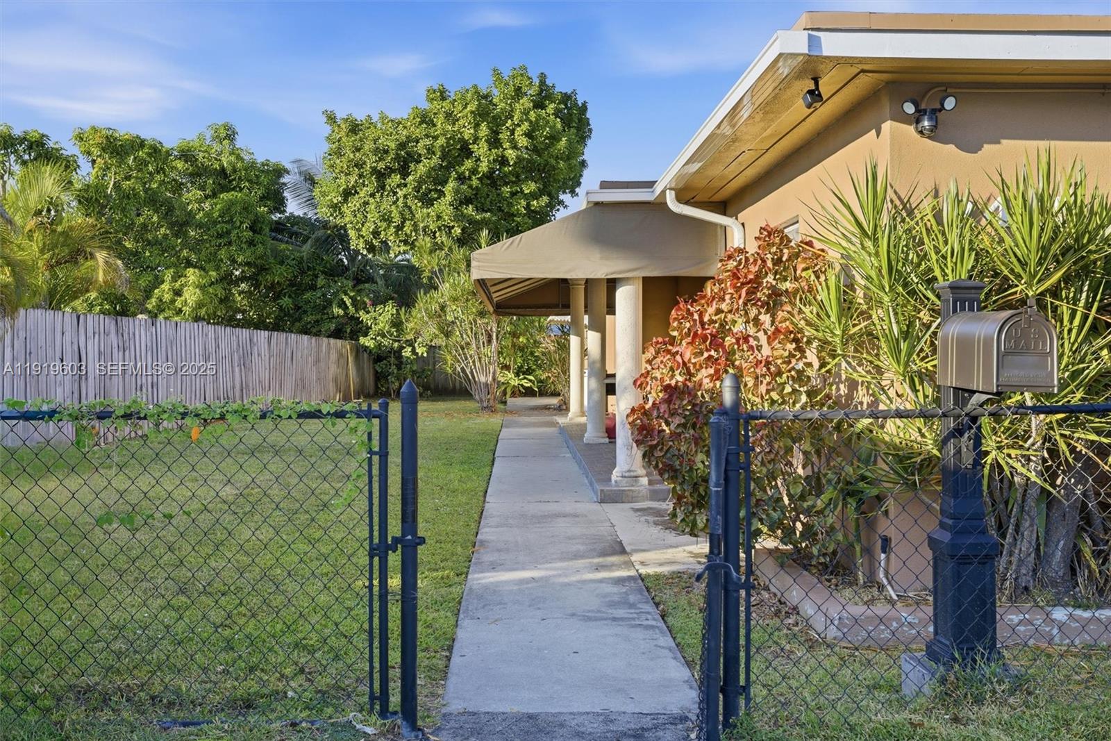 10 54 41 .25AC UNDIV 1/2 - Residential Lease