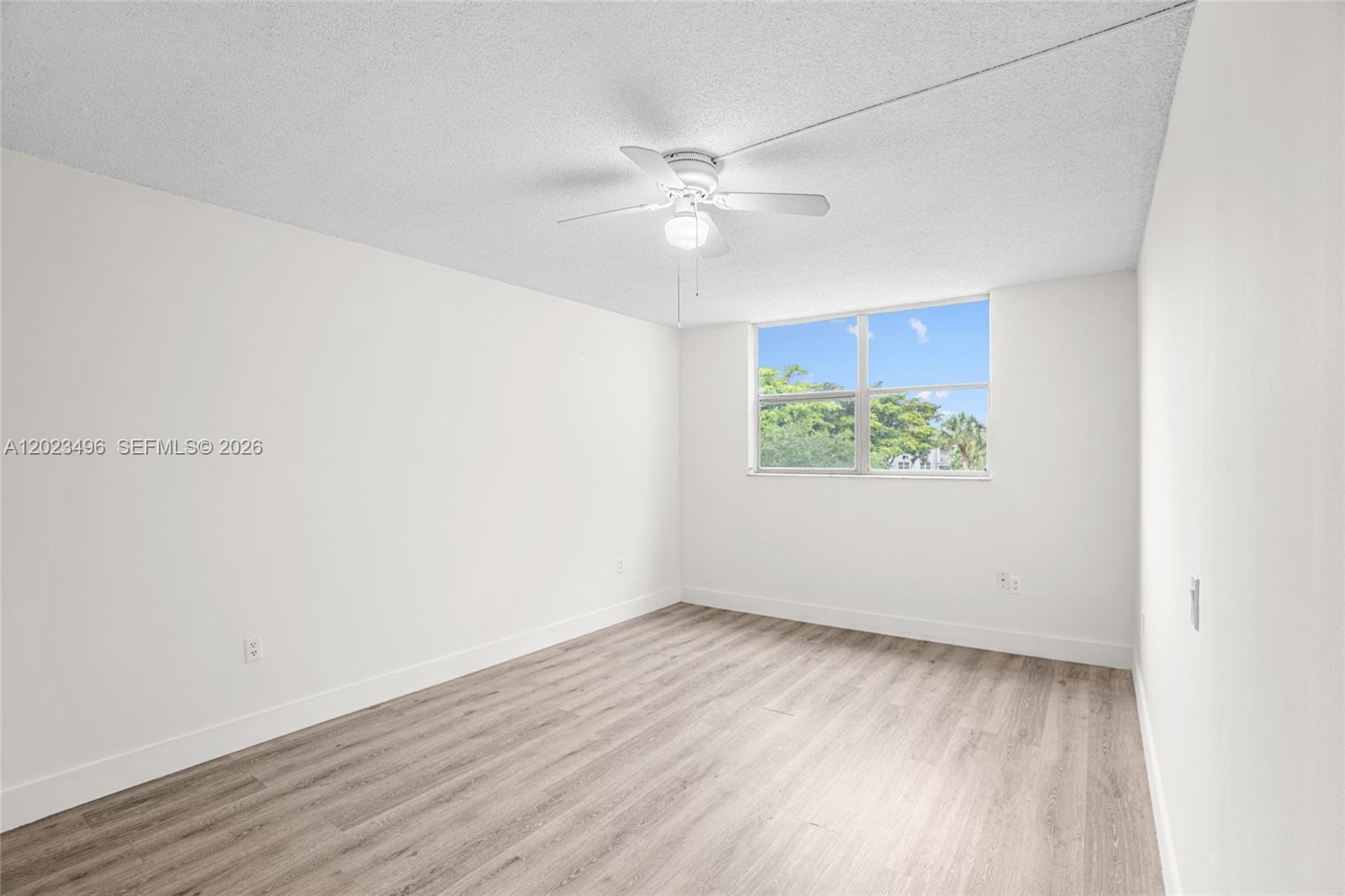 LIME BAY CONDOMINIUM 5 - Residential